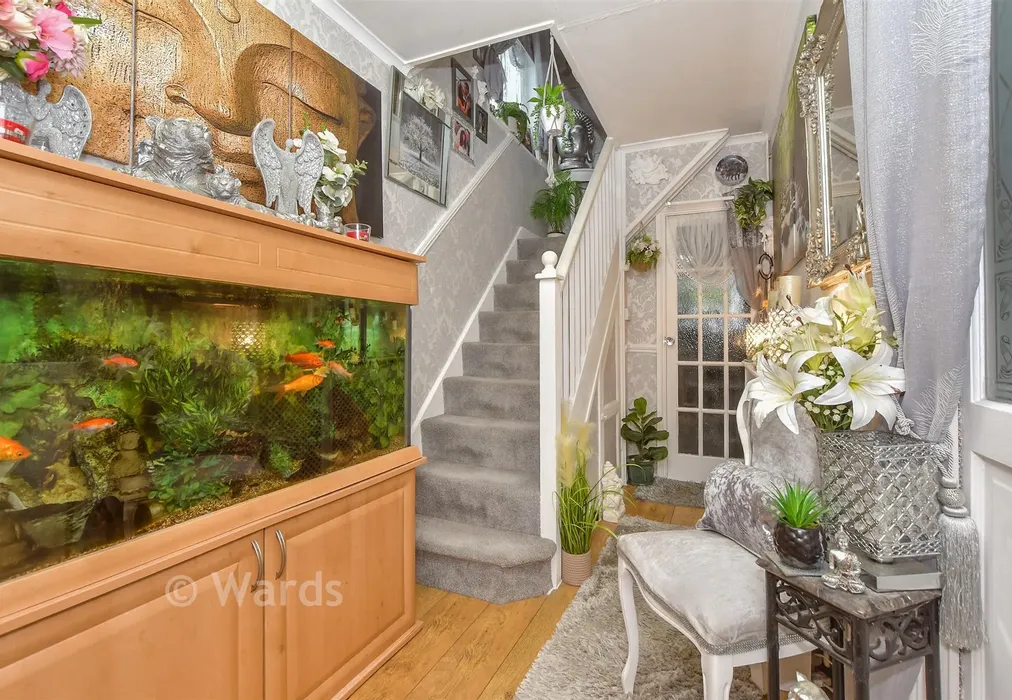 Entrance Hall - Repton Manor Road, Ashford, Kent - Wards of Kent
