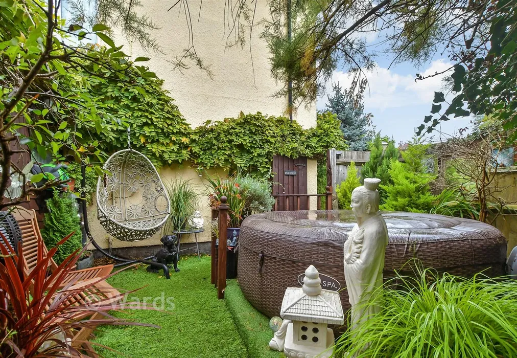 Side Garden - Repton Manor Road, Ashford, Kent - Wards of Kent