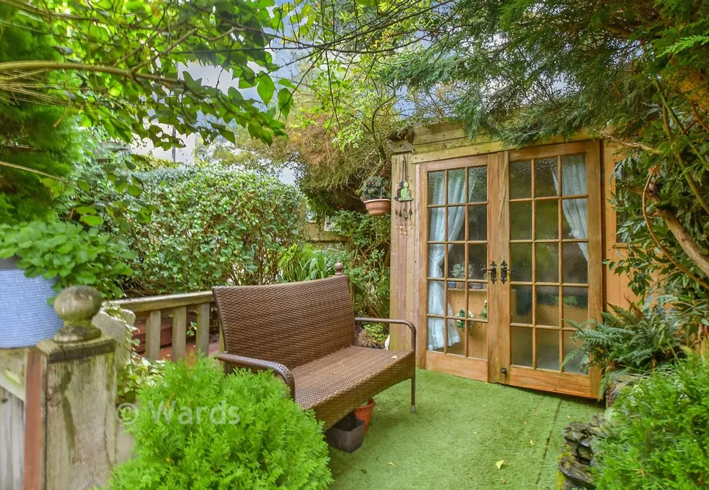 Side Garden - Repton Manor Road, Ashford, Kent - Wards of Kent