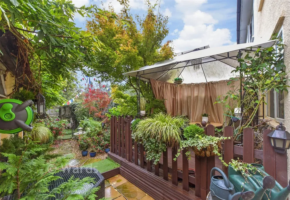 Rear Garden - Repton Manor Road, Ashford, Kent - Wards of Kent