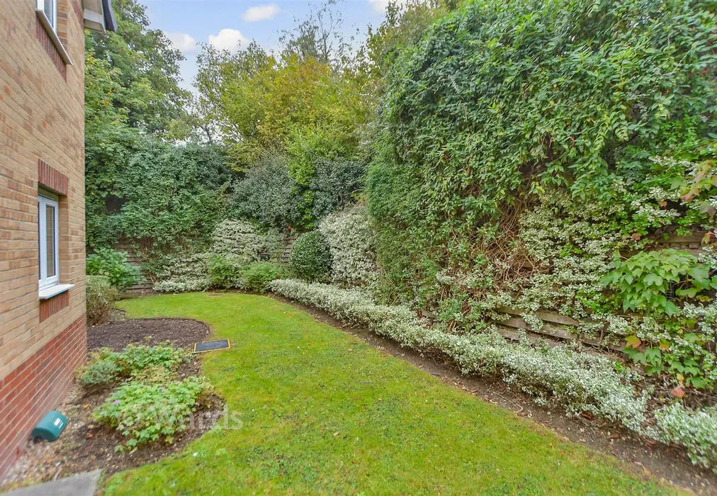 Communal Gardens - Walderslade Road, Walderslade, Chatham, Kent - Wards of Kent