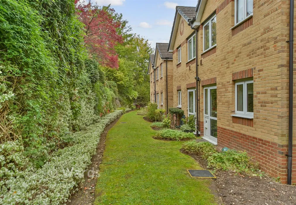 Communal Gardens - Walderslade Road, Walderslade, Chatham, Kent - Wards of Kent