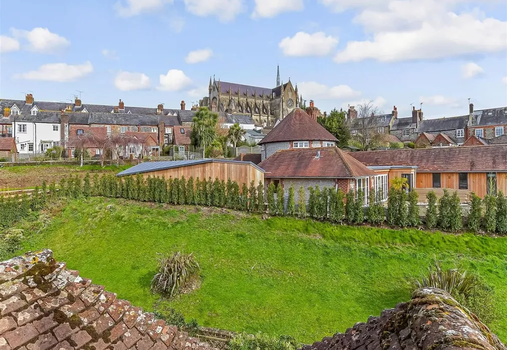 901GDV8T - Mount Pleasant Arundel BN18 - Wards of Kent