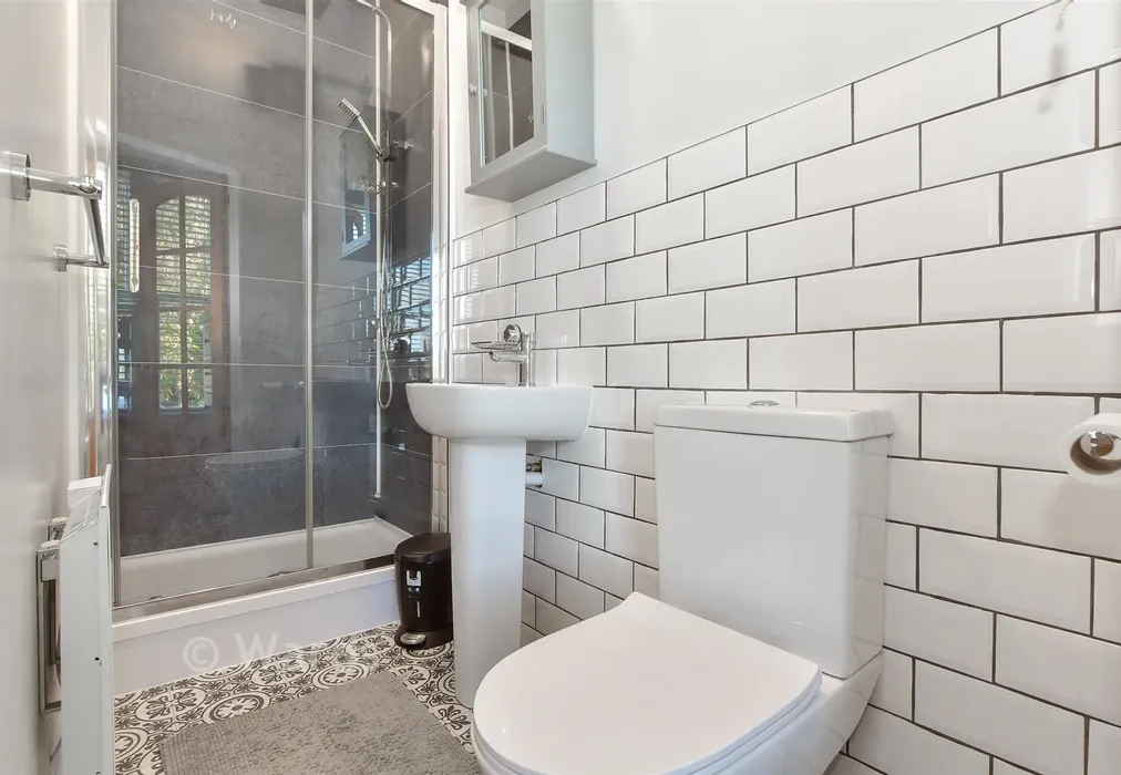 En-Suite Shower Room - Stockett Lane, Maidstone, Kent - Wards of Kent