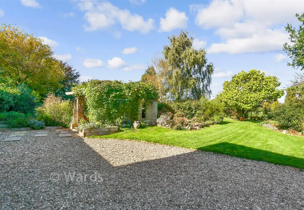 Front Garden - Stockett Lane, Maidstone, Kent - Wards of Kent