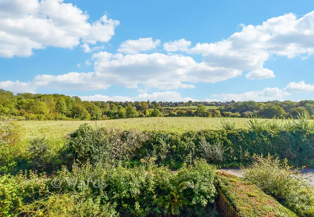 Views To Front - Stockett Lane, Maidstone, Kent - Wards of Kent
