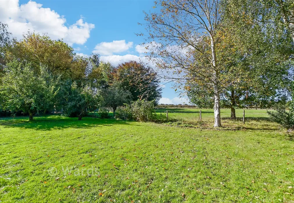 Front Garden - Stockett Lane, Maidstone, Kent - Wards of Kent