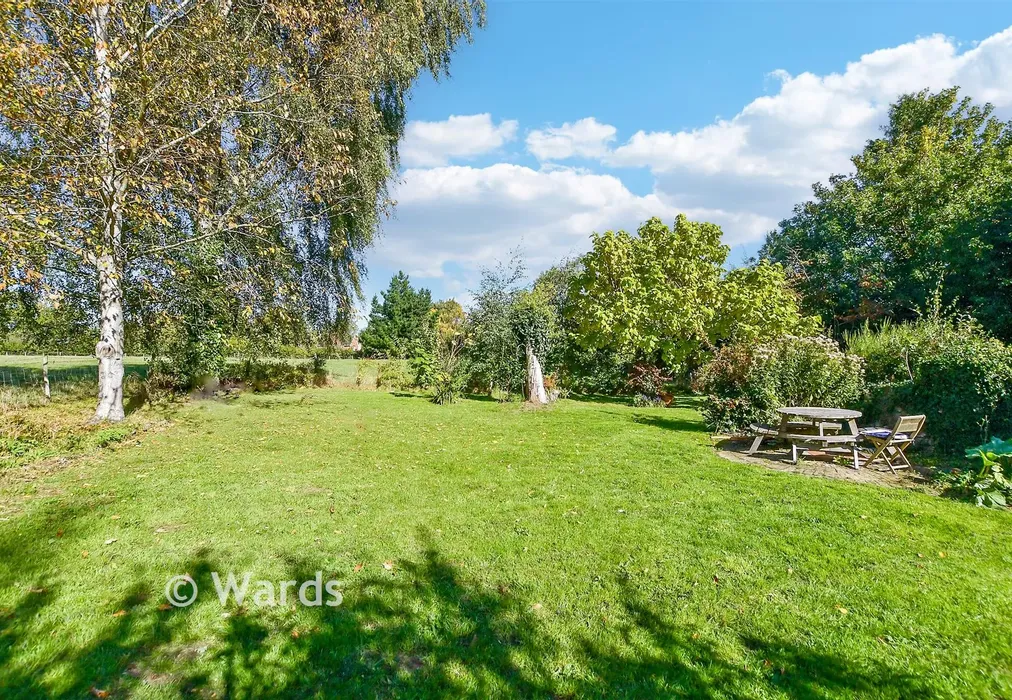 Front Garden - Stockett Lane, Maidstone, Kent - Wards of Kent