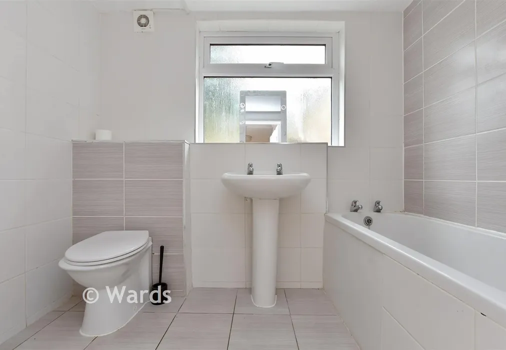 Bathroom - Milburn Road, Gillingham, Kent - Wards of Kent