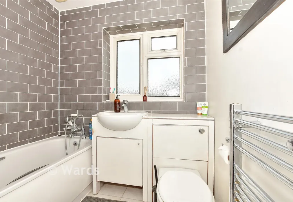 Bathroom - Summerfield Avenue, Whitstable, Kent - Wards of Kent