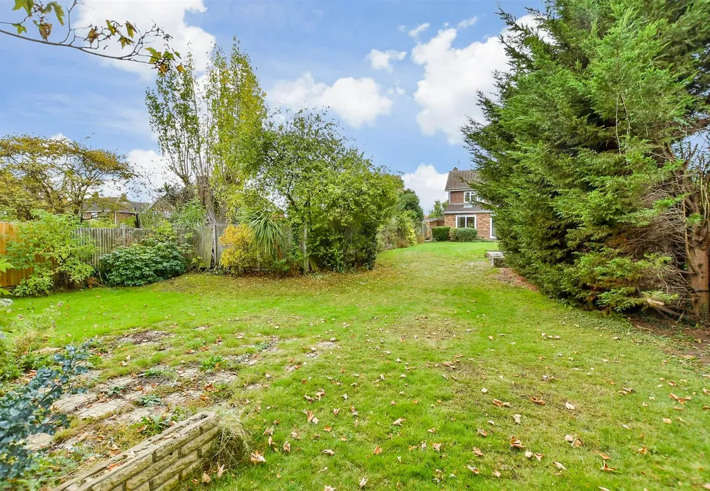 Rear Garden - Summerfield Avenue, Whitstable, Kent - Wards of Kent