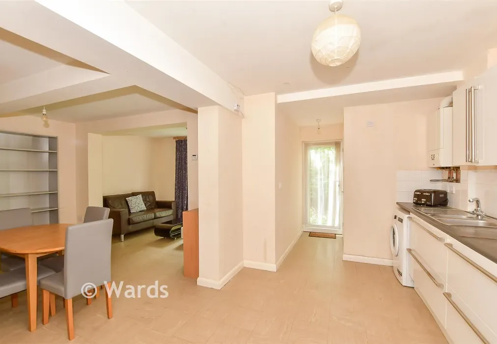 Kitchen - Sancroft Avenue, Canterbury, Kent - Wards of Kent