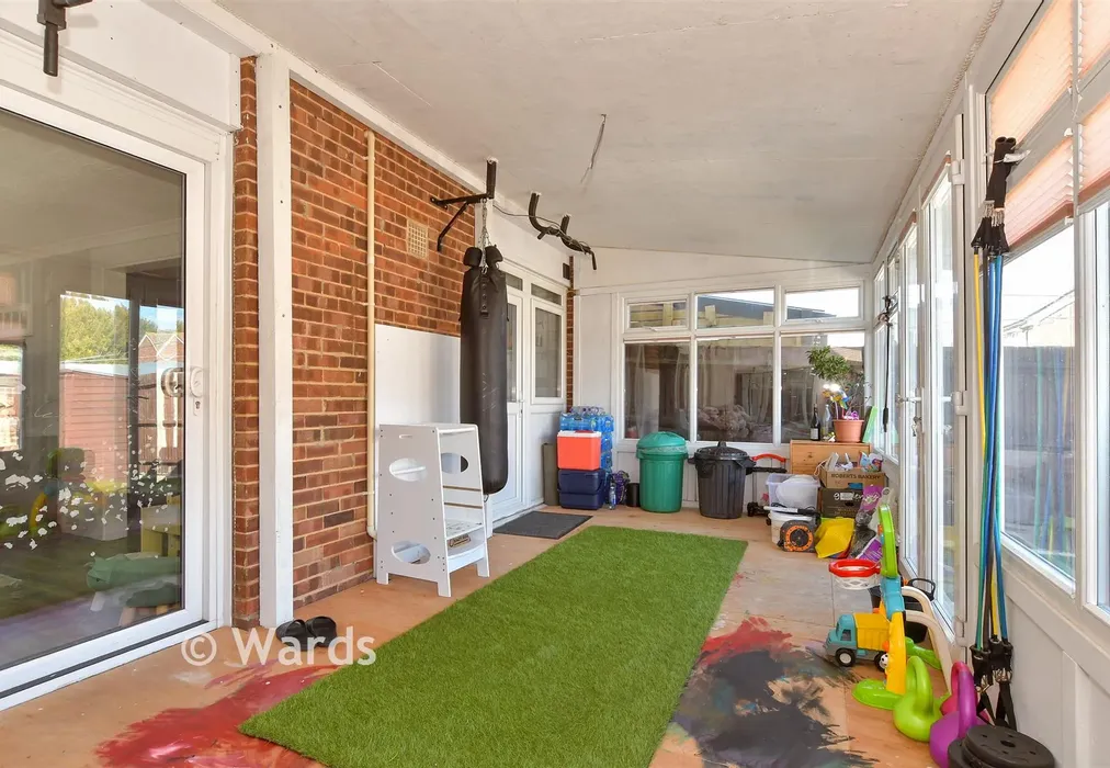 Garden Room - Mallard Way, Lower Stoke, Rochester, Kent - Wards of Kent