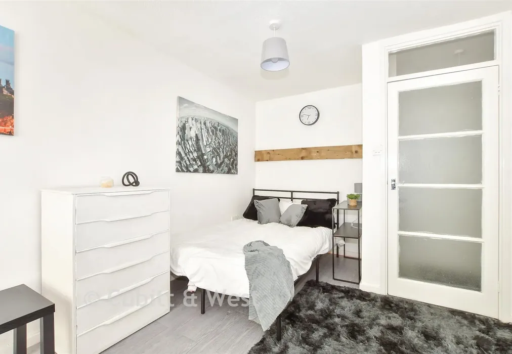 Living/ Bedroom - Bell Street, Reigate, Surrey - Wards of Kent