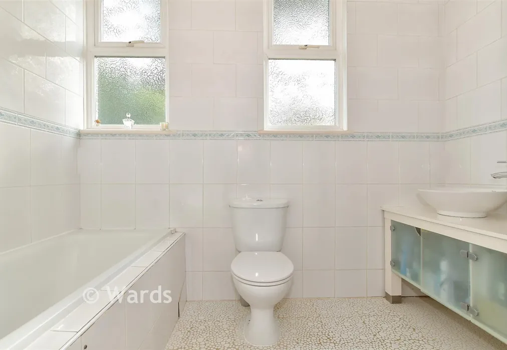 Bathroom - Station Road, Eynsford, Dartford, Kent - Wards of Kent