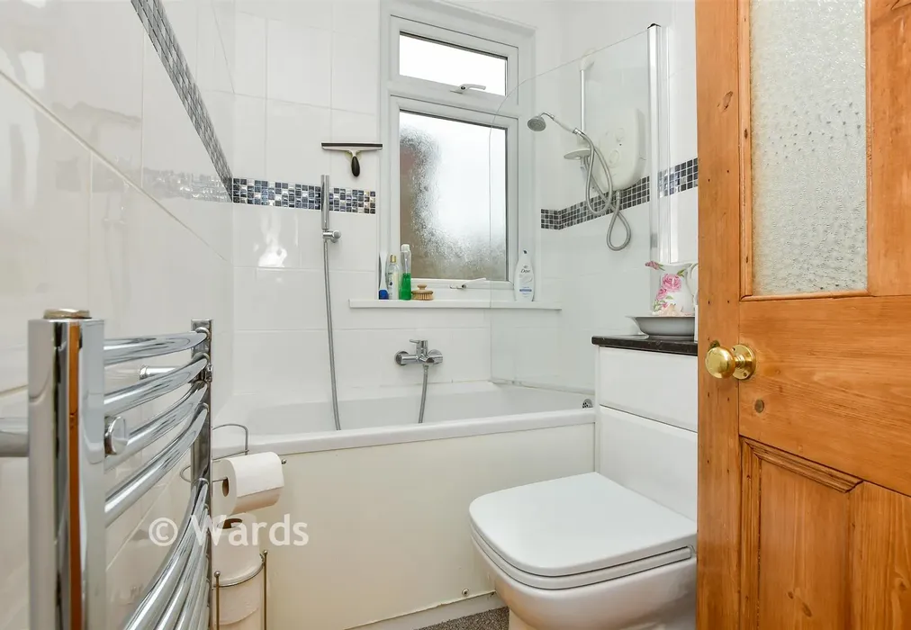 Bathroom - Elmstone Road, Ramsgate, Kent - Wards of Kent