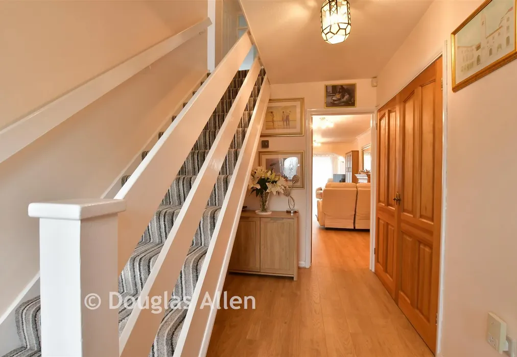 Hallway - Ozonia Avenue, Wickford, Essex - Wards of Kent