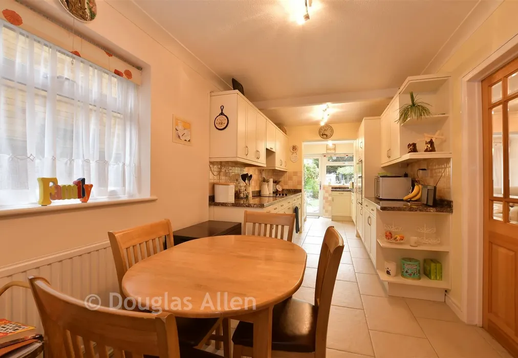 Kitchen/ Breakfast Room - Ozonia Avenue, Wickford, Essex - Wards of Kent