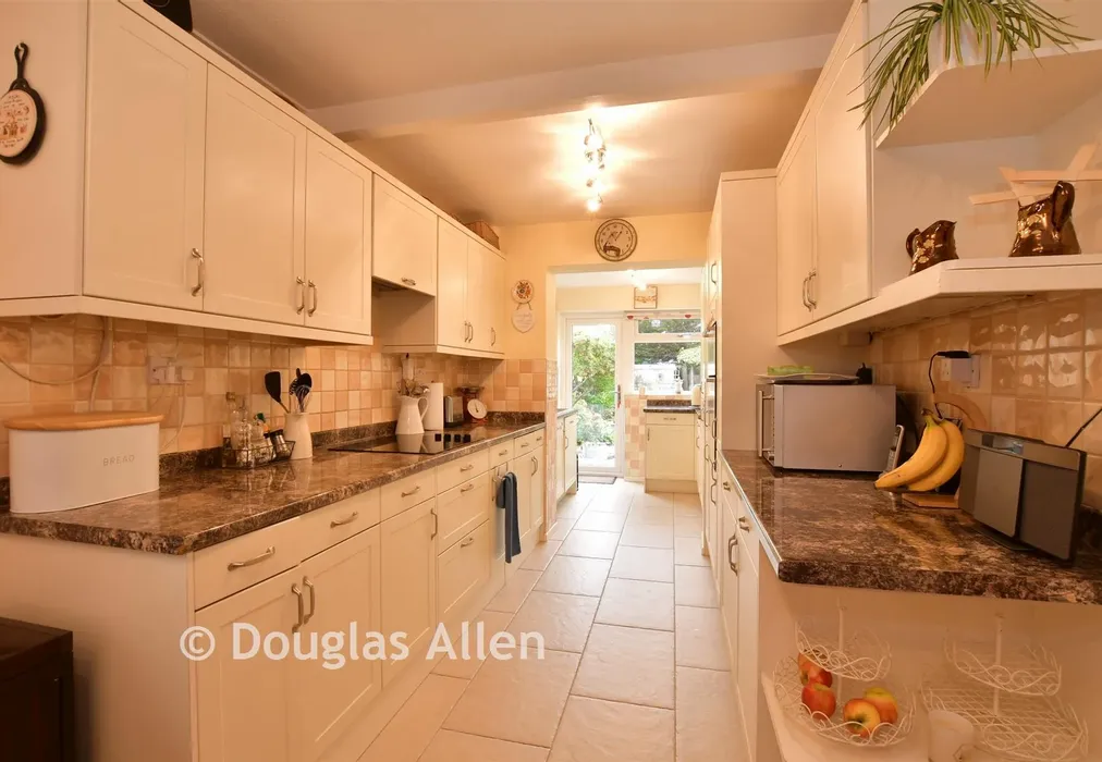 Kitchen/ Breakfast Room - Ozonia Avenue, Wickford, Essex - Wards of Kent