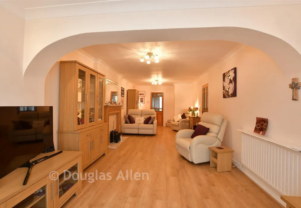 Lounge - Ozonia Avenue, Wickford, Essex - Wards of Kent