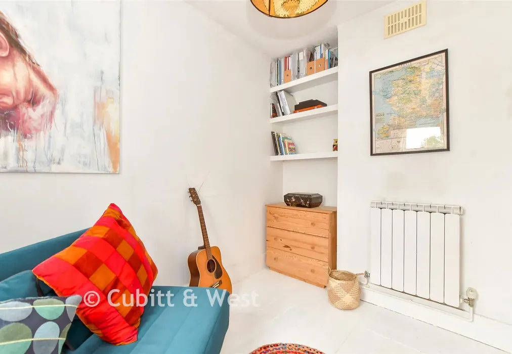 Bedroom 2 - Angel Street, Petworth, West Sussex - Wards of Kent