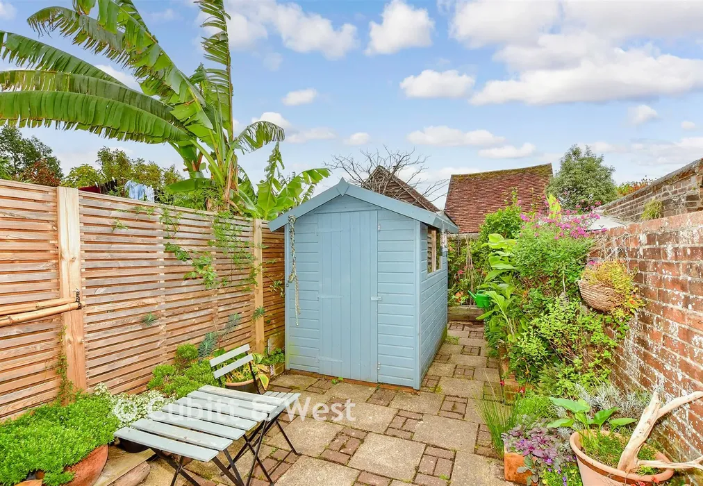 Rear Garden - Angel Street, Petworth, West Sussex - Wards of Kent