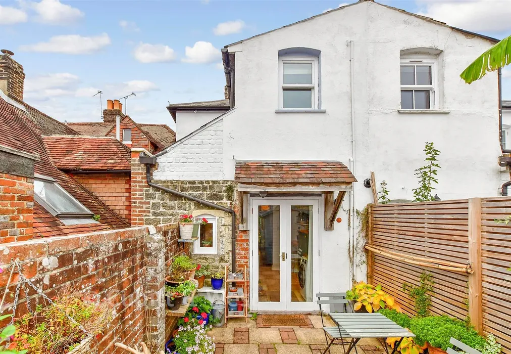 Rear Garden - Angel Street, Petworth, West Sussex - Wards of Kent