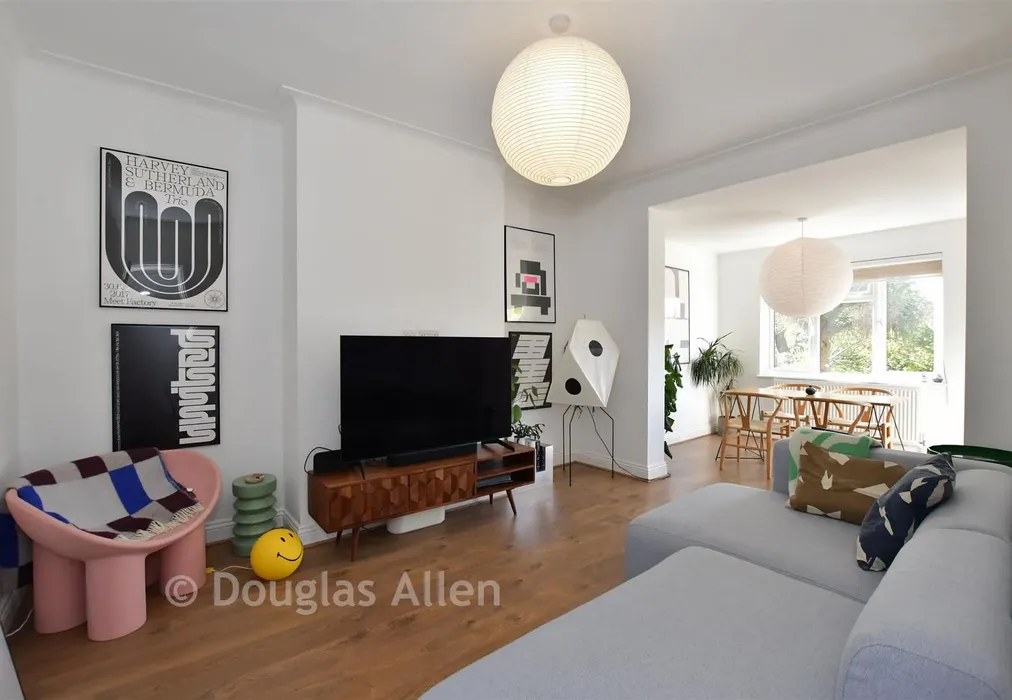 Family Area - Hale End Road, Walthamstow - Wards of Kent