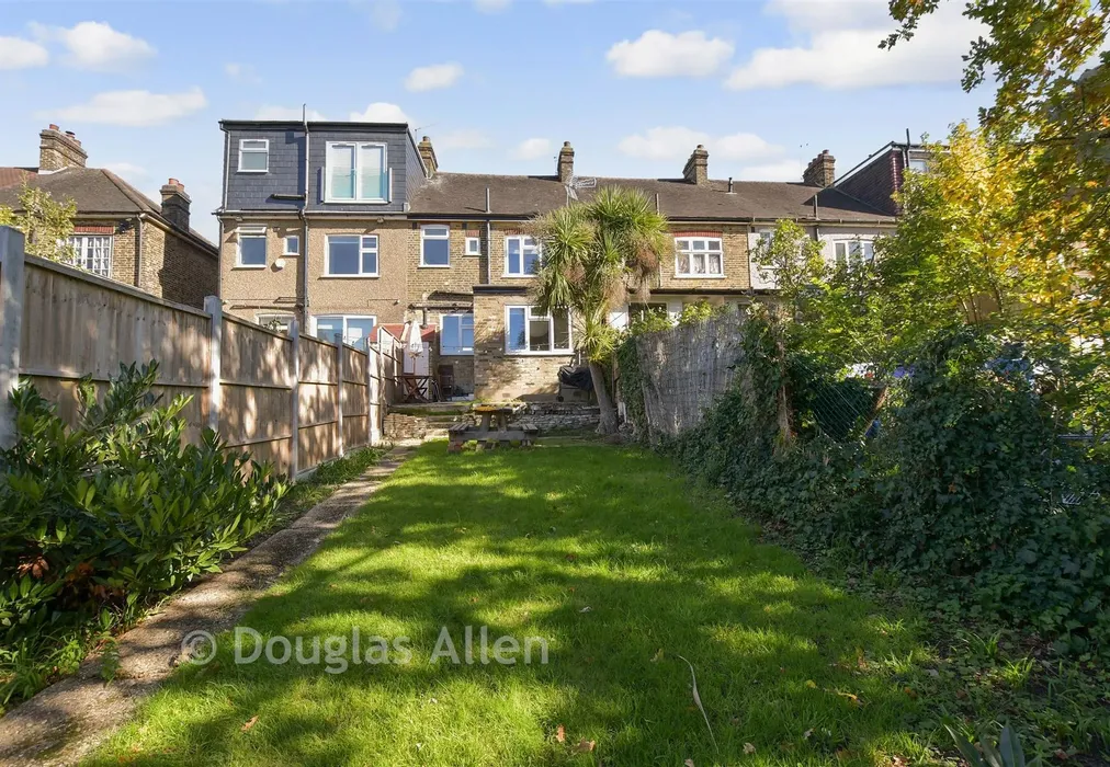 Rear Garden - Hale End Road, Walthamstow - Wards of Kent