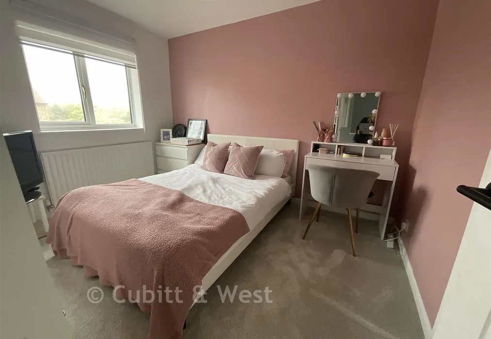 Bedroom 1 - Dinsdale Gardens, Rustington, West Sussex - Wards of Kent