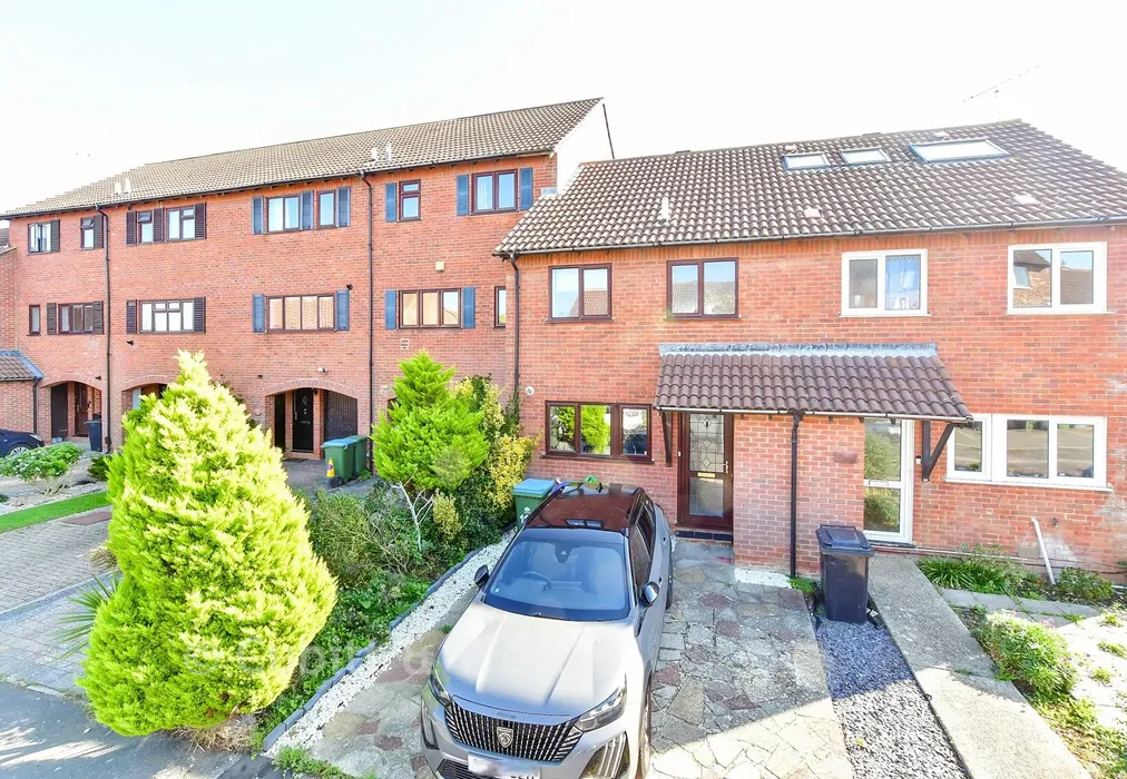 External Web 1 - Dinsdale Gardens, Rustington, West Sussex - Wards of Kent