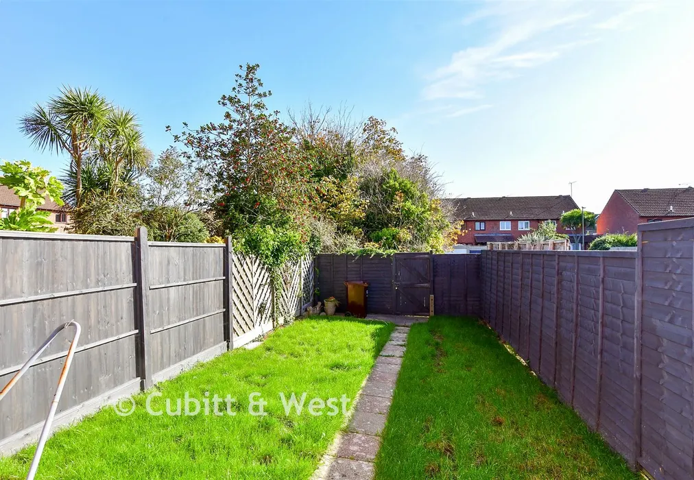 Rear Garden - Dinsdale Gardens, Rustington, West Sussex - Wards of Kent
