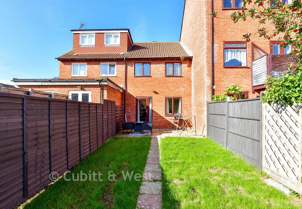 Rear Garden - Dinsdale Gardens, Rustington, West Sussex - Wards of Kent