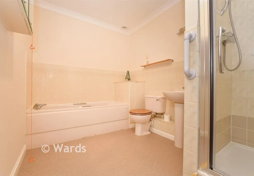 Bathroom - Loudon Way, Godinton Park, Ashford, Kent - Wards of Kent