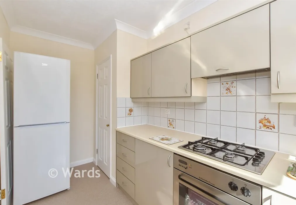 Kitchen - Loudon Way, Godinton Park, Ashford, Kent - Wards of Kent