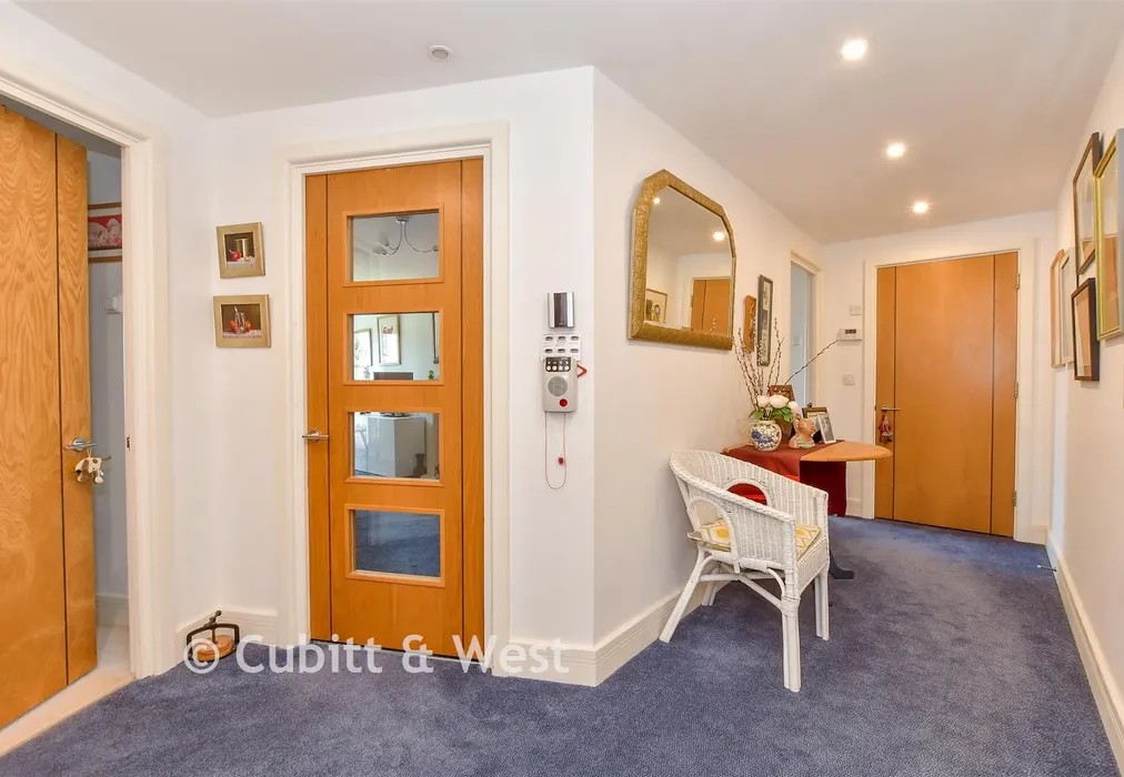 Hallway - Beaconsfield Road, Waterlooville, Hampshire - Wards of Kent