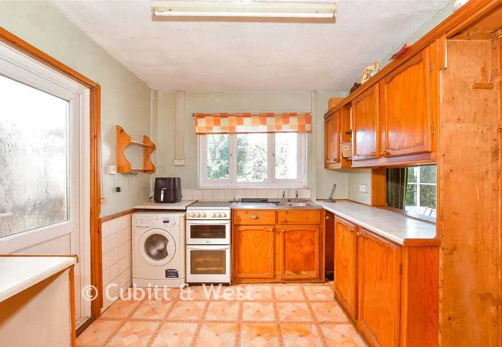Kitchen - Bell Davies Road, Littlehampton, West Sussex - Wards of Kent