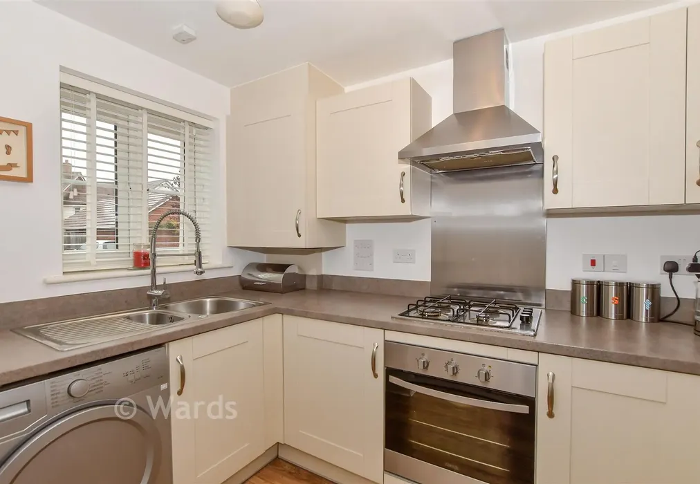 Kitchen - Perrin Road, Maidstone, Kent - Wards of Kent