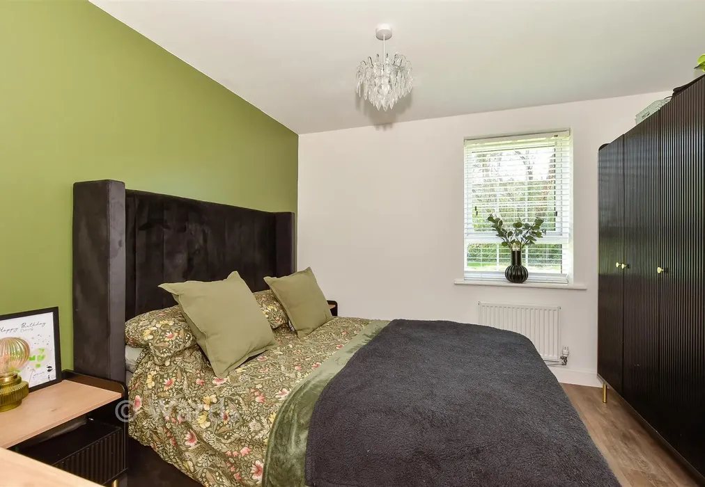 Bedroom 1 - Aegle Close, Canterbury, Kent - Wards of Kent