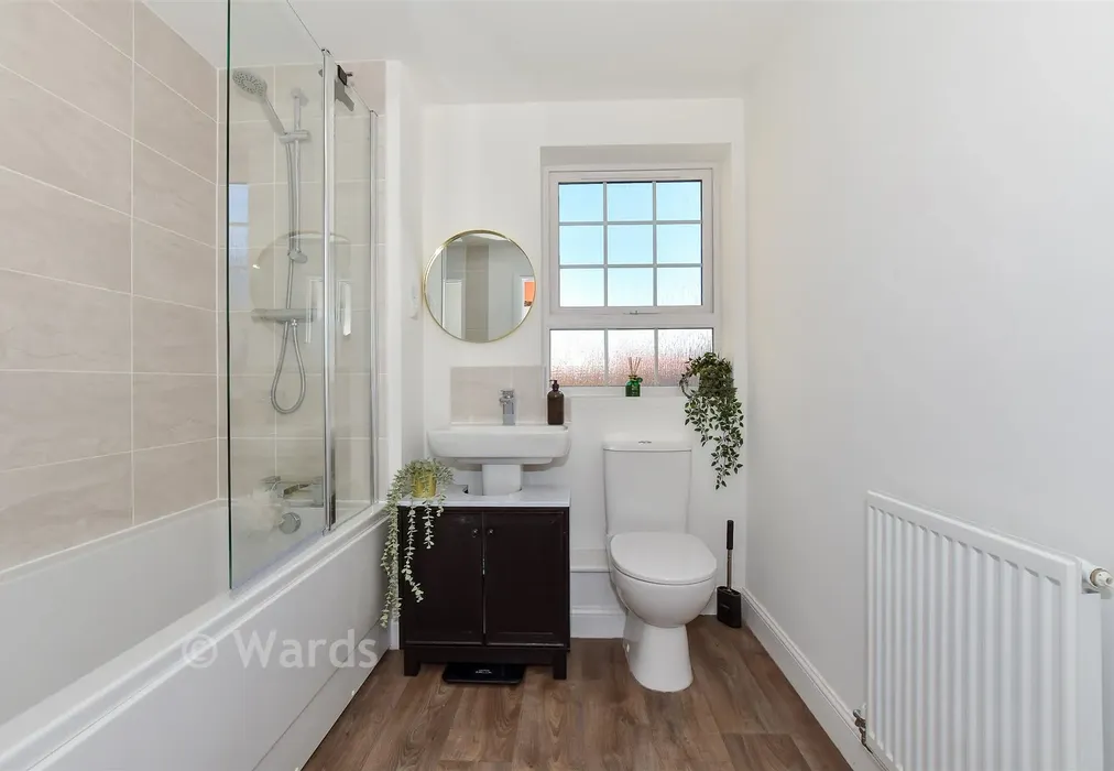 Bathroom - Aegle Close, Canterbury, Kent - Wards of Kent