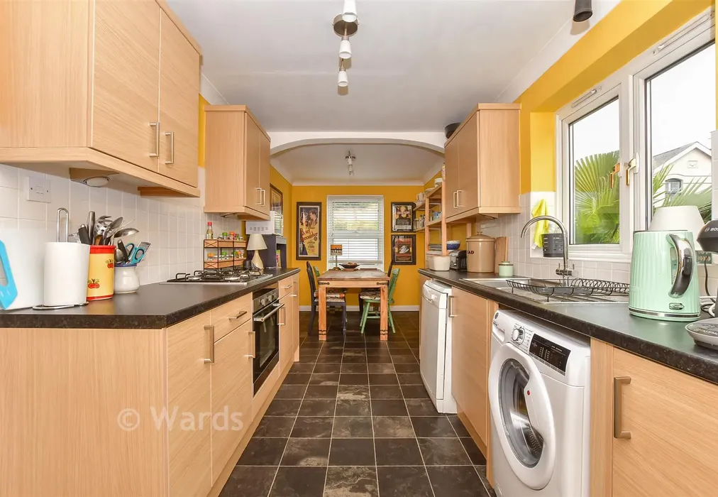 Kitchen - Blenheim Road, Deal, Kent - Wards of Kent