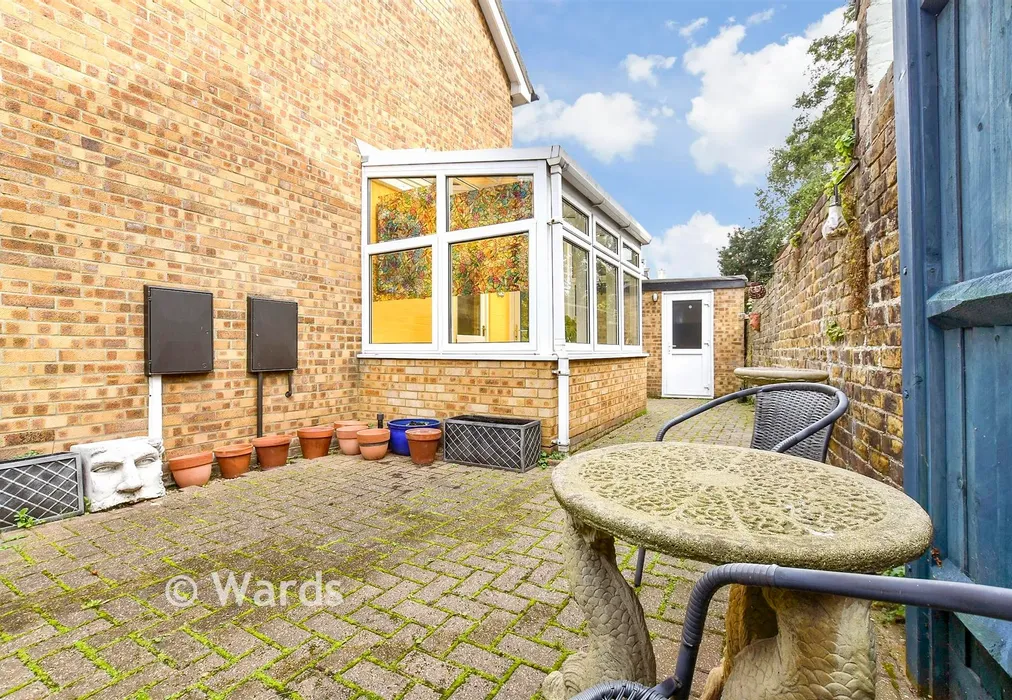 Side Garden - Blenheim Road, Deal, Kent - Wards of Kent