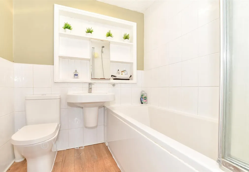 Bathroom - Thatcher Road, Staplehurst, Kent - Wards of Kent