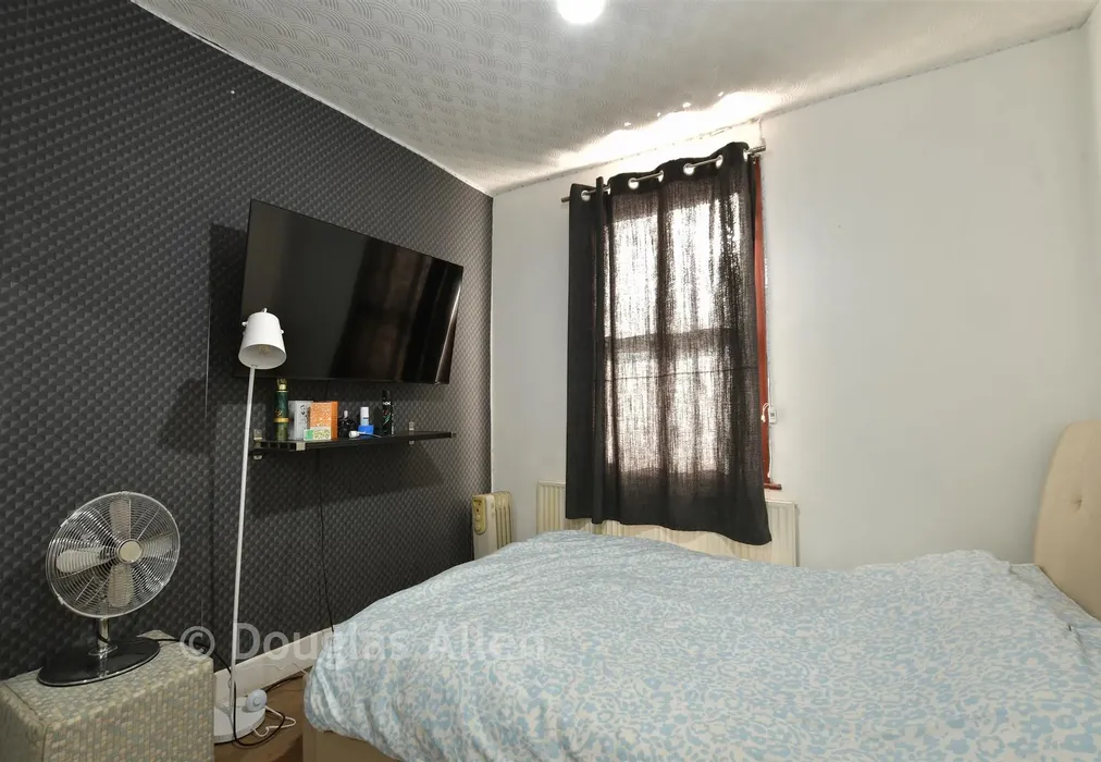 Bedroom 2 - Claughton Road, London - Wards of Kent