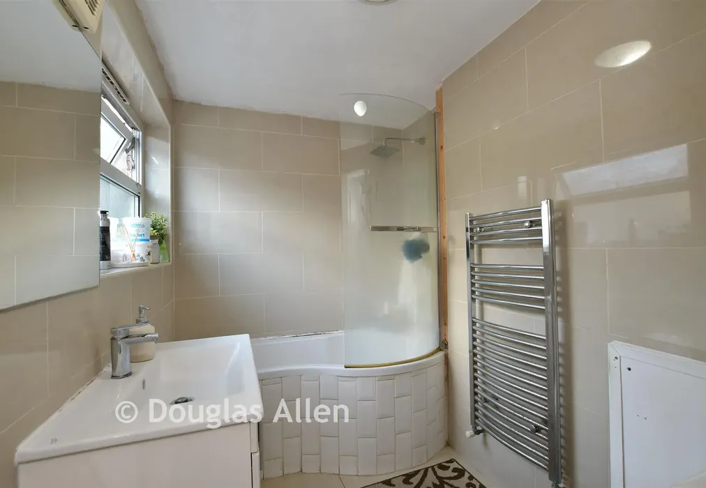 Bathroom - Claughton Road, London - Wards of Kent
