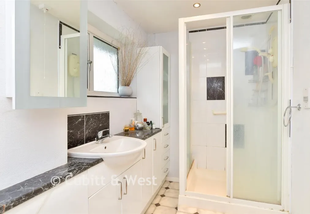 Shower Room - The Meads, Brighton, East Sussex - Wards of Kent