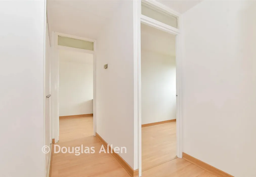 Hallway - Tamar Square, Woodford Green, Essex - Wards of Kent