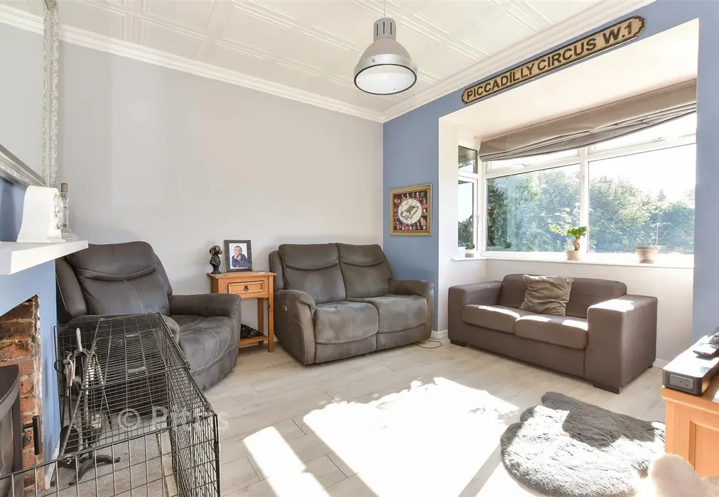 Lounge - Hooke Hill, Freshwater, Isle of Wight - Wards of Kent