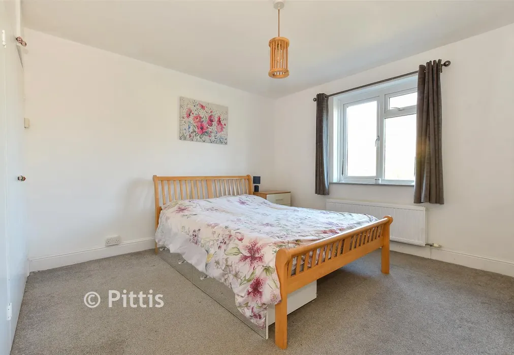 Bedroom 1 - Hooke Hill, Freshwater, Isle of Wight - Wards of Kent