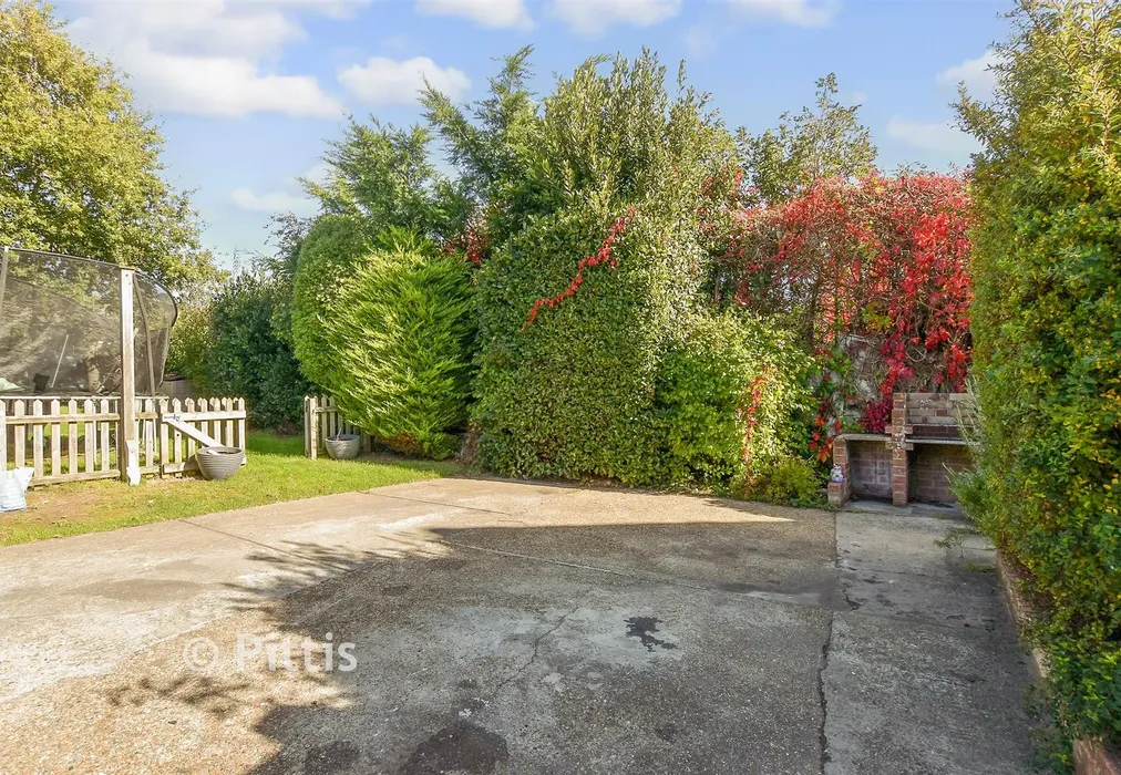 Driveway/Parking - Hooke Hill, Freshwater, Isle of Wight - Wards of Kent